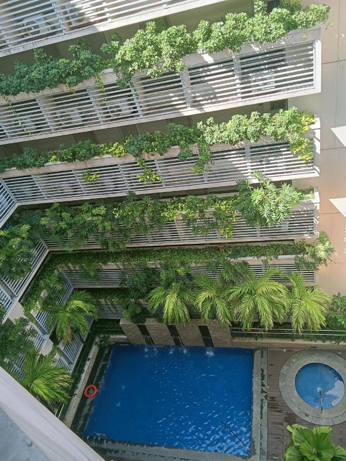 Henry'S Newport Condotel Pasay Exterior foto
