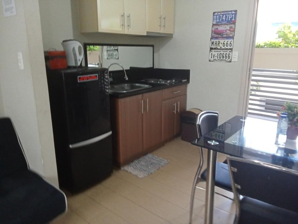 Henry'S Newport Condotel Pasay Exterior foto