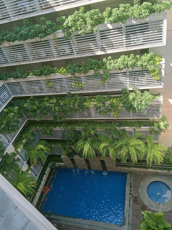 Henry'S Newport Condotel Pasay Exterior foto
