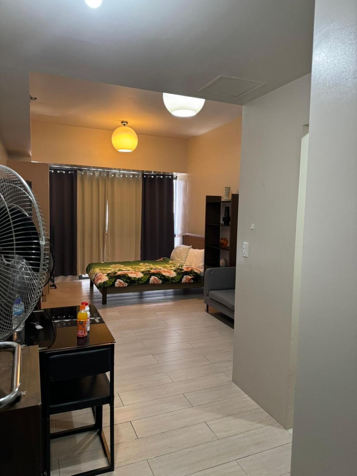 Henry'S Newport Condotel Pasay Exterior foto