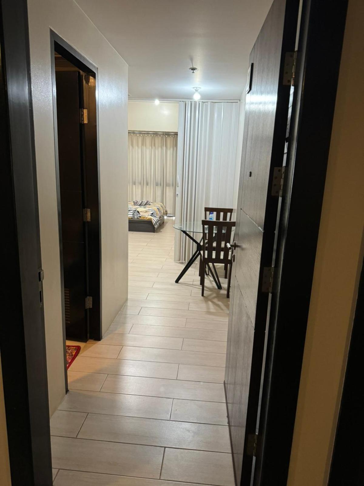 Henry'S Newport Condotel Pasay Exterior foto