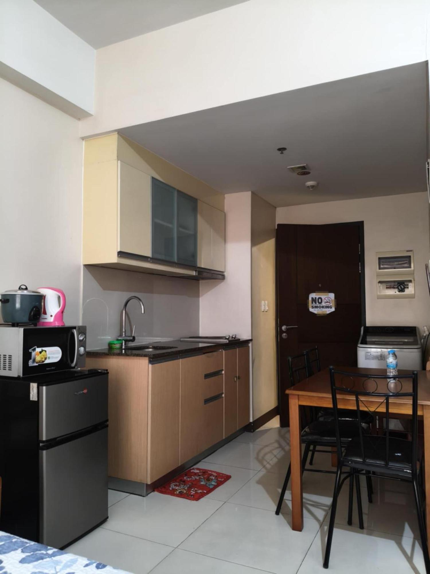 Henry'S Newport Condotel Pasay Exterior foto