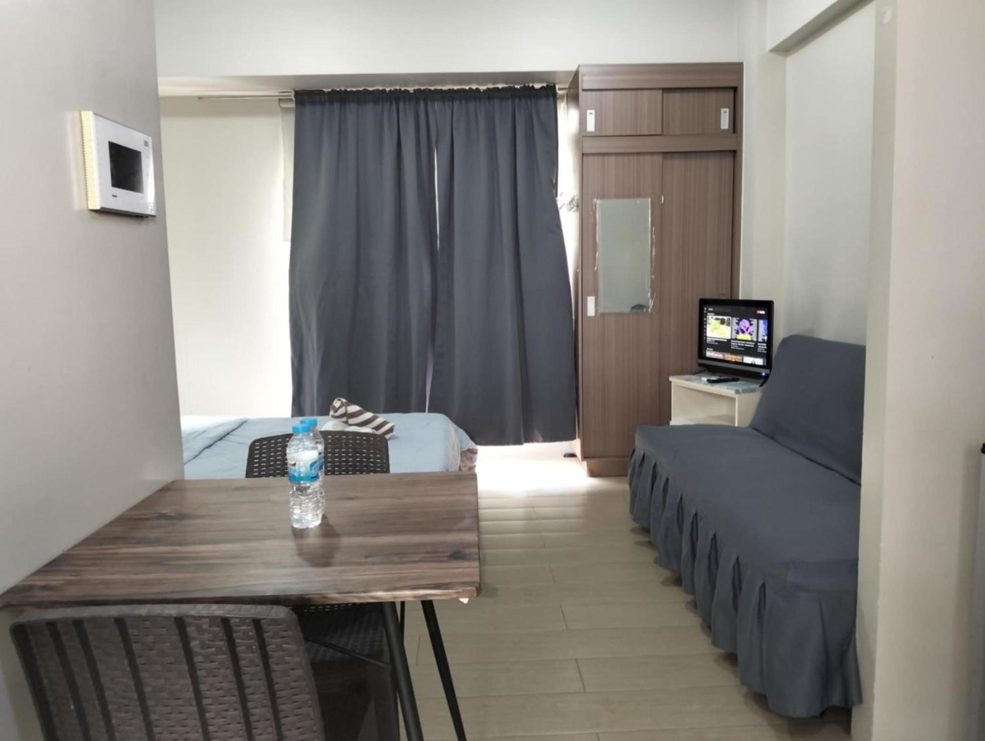 Henry'S Newport Condotel Pasay Exterior foto